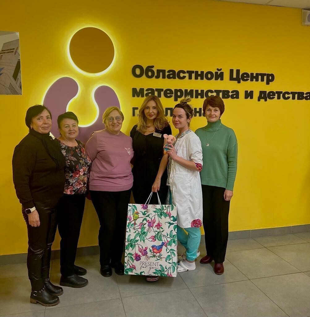 Носочки и рукавички для недоношенных малышей передали в Коломенский перинатальный центр участники «Активного долголетия»