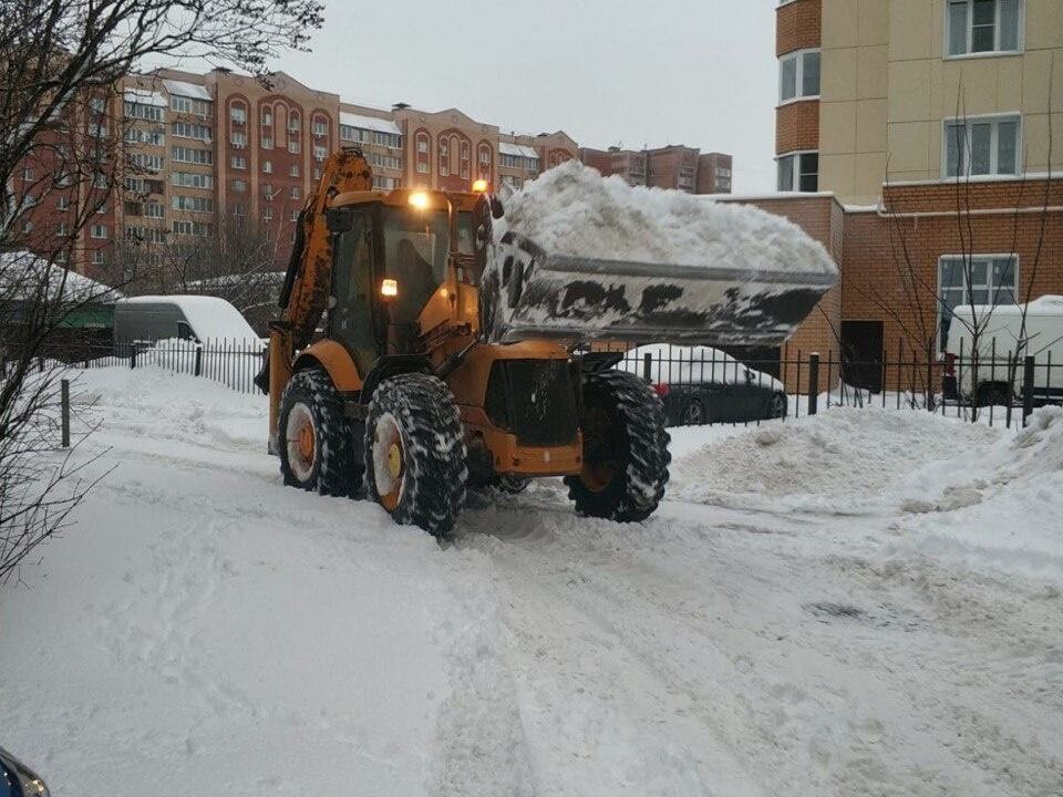 Коммунальные службы Коломны устраняют последствия сильного снегопада