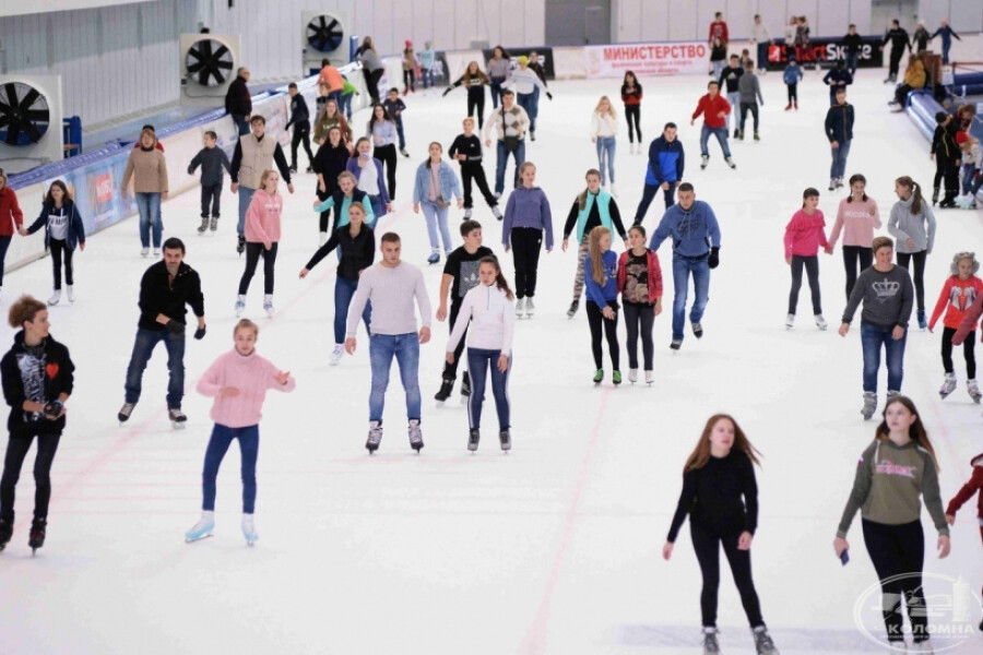 В конькобежном центре возобновляются массовые катания на коньках