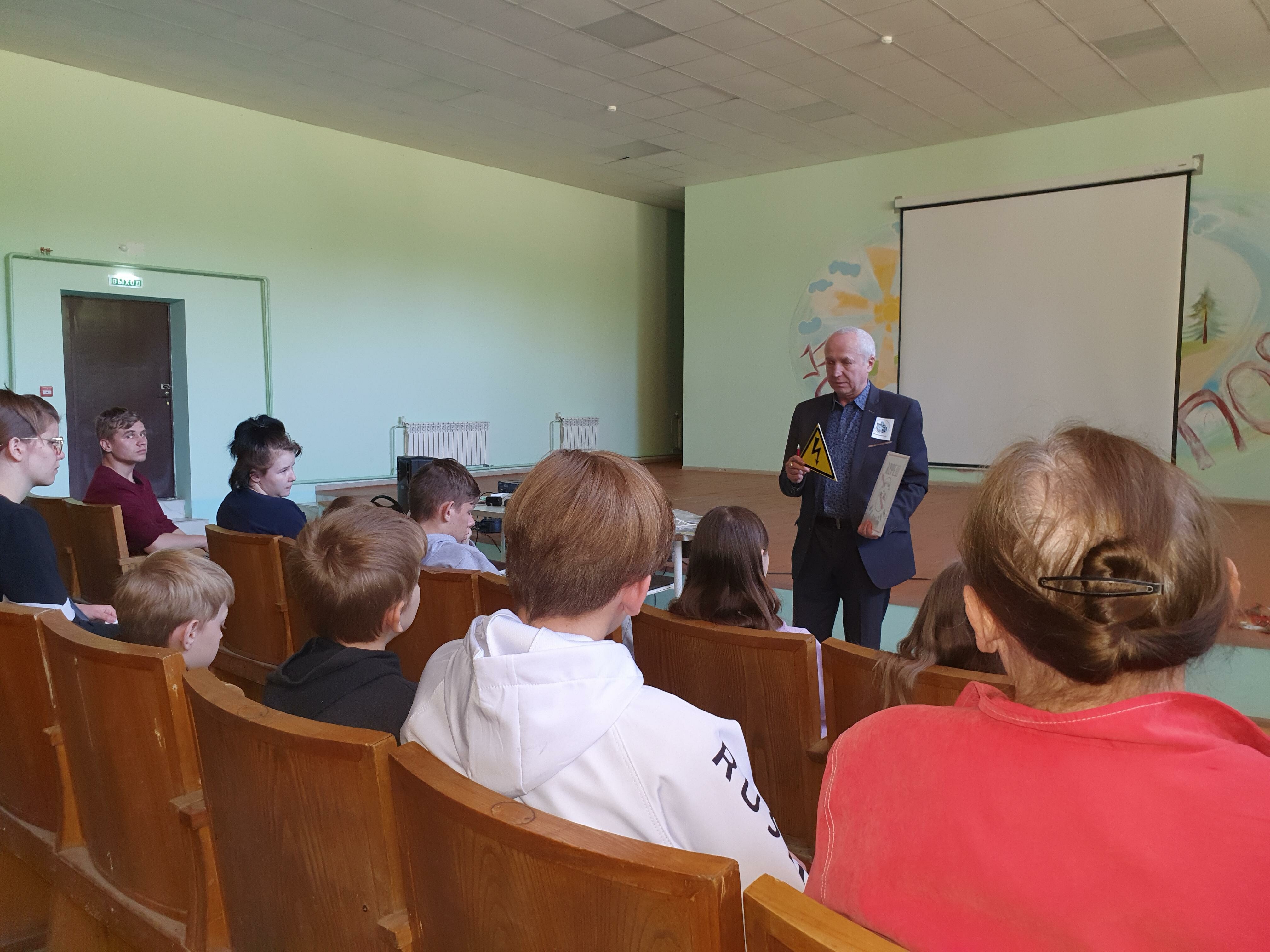 «Россети Московский регион» в городском округе Коломна провели урок электробезопасности для детей из Донбасса