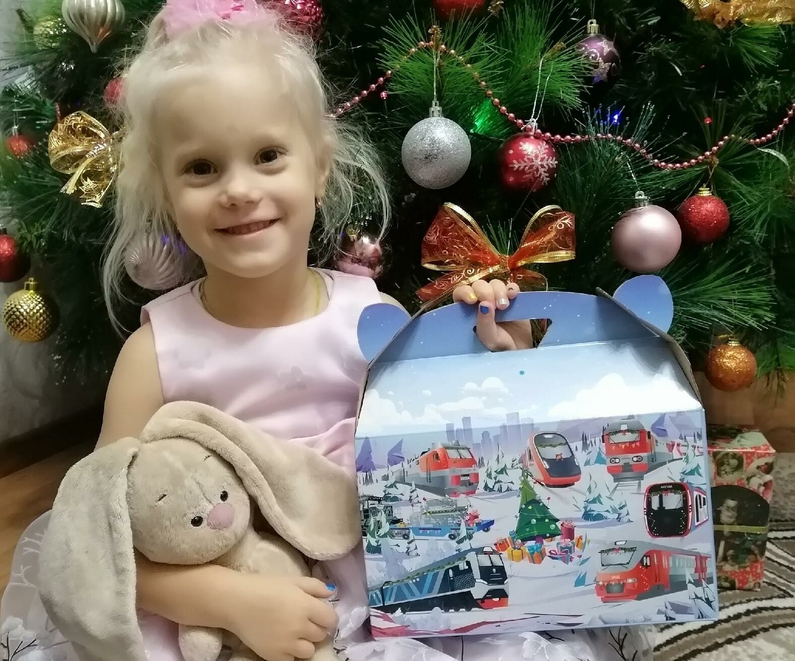 300 детей из многодетных семей в Коломне получили сладкие подарки