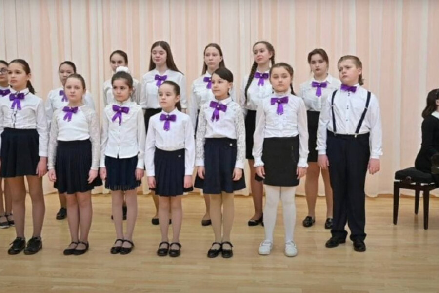 Озёрский ансамбль успешно выступил на конкурсе «МиР»