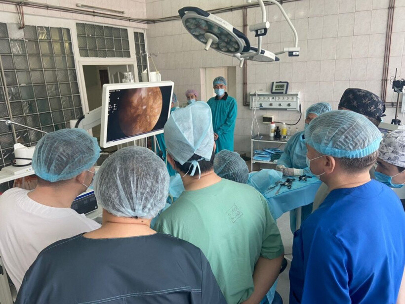 Мастер-класс о работе с лазерным тулиевым аппаратом провели коломенские врачи для коллег из Казахстана