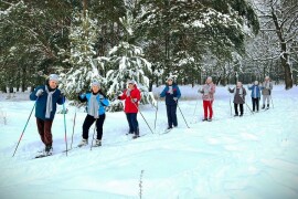 Участники проекта «Активное долголетие» из Озёр активно занимаются спортом на лыжах