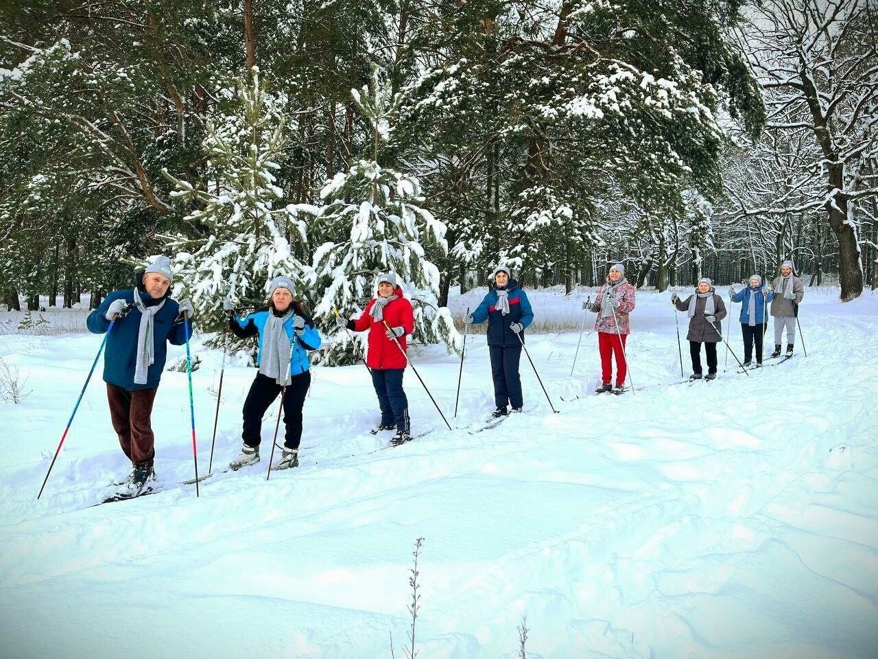 Участники проекта «Активное долголетие» из Озёр активно занимаются спортом на лыжах
