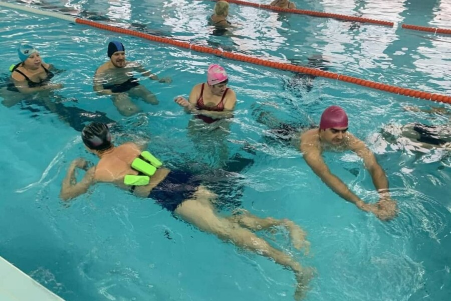 В КЦСОиР «Озёрский» возобновили занятия по плаванию в отделении социальной реабилитации