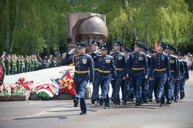 Сотни жителей нашего городского округа собрались, чтобы почтить память погибших солдат в Великой Отечественной войне