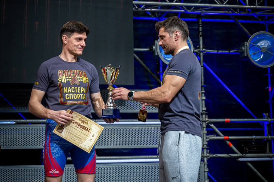 Коломенец Олег Макаров — победитель фестиваля по силовым видам спорта