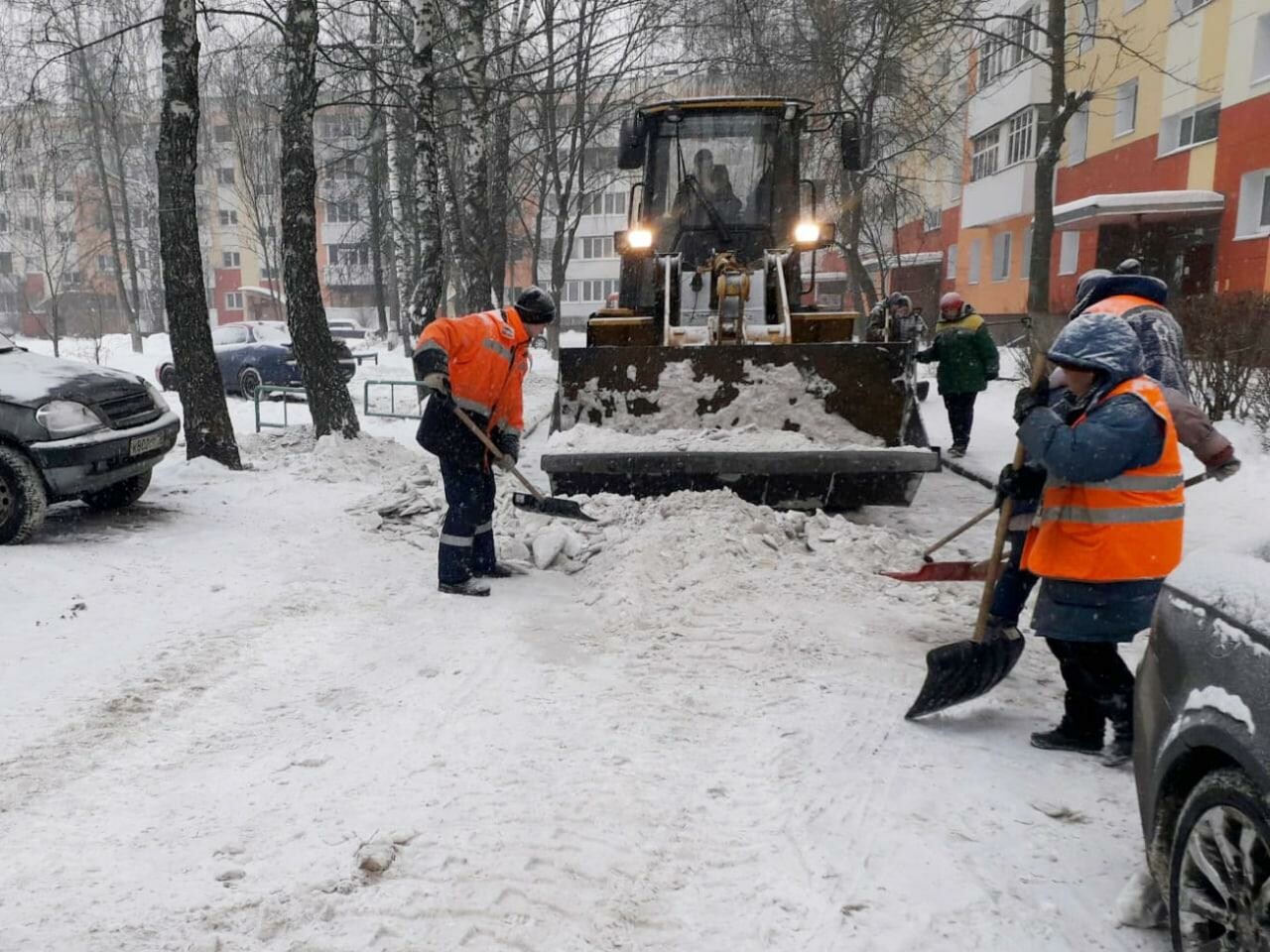 Снегопад и оттепель осложнили работу коммунальным службам