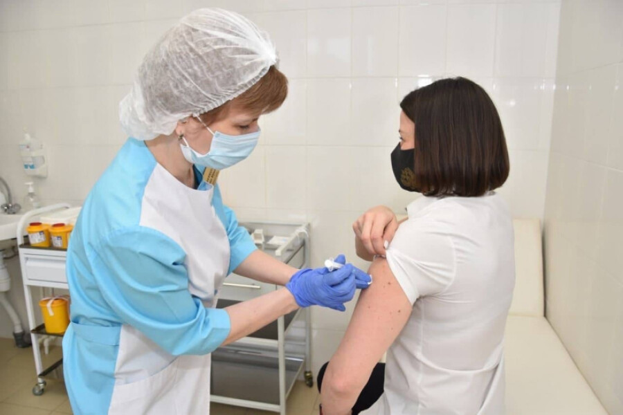 Подмосковье в числе регионов-лидеров по темпам вакцинации от ковида