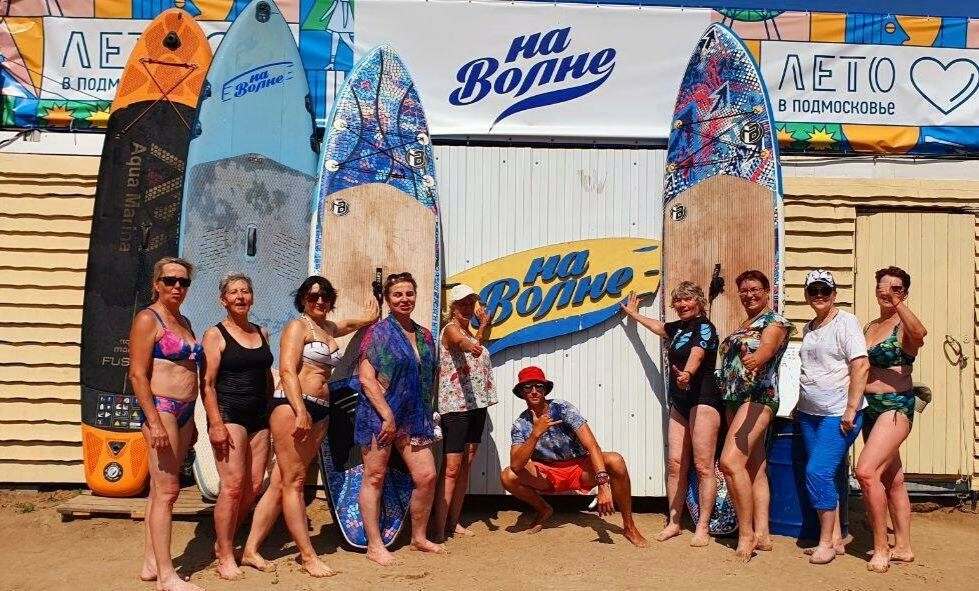 Участники клуба «Активное долголетие» осваивают сап-сёрфинг
