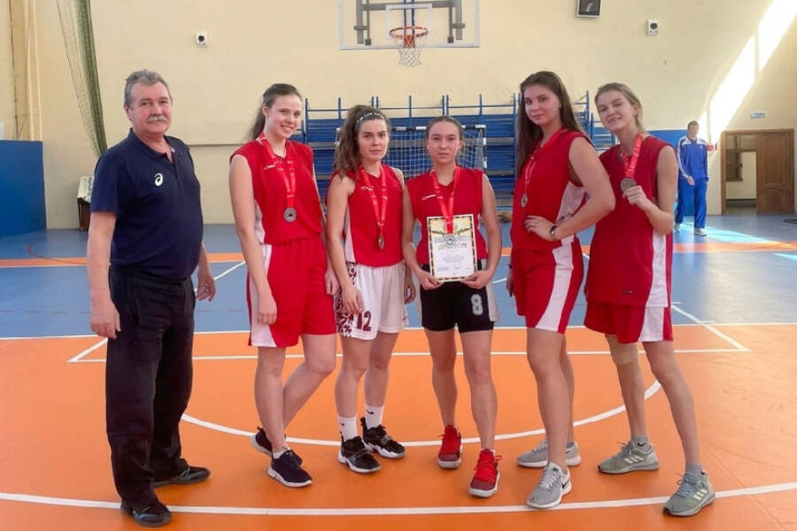 Женская сборная коломенского вуза взяла 2 место турнира по стритболу