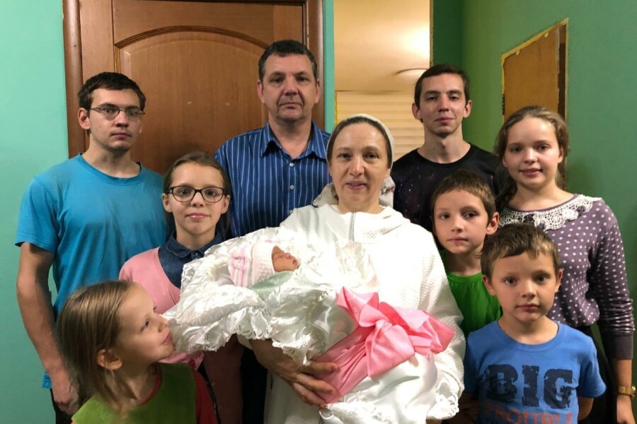 Озерчанка Елена Мамонтова вместе с мужем воспитывает 10 детей